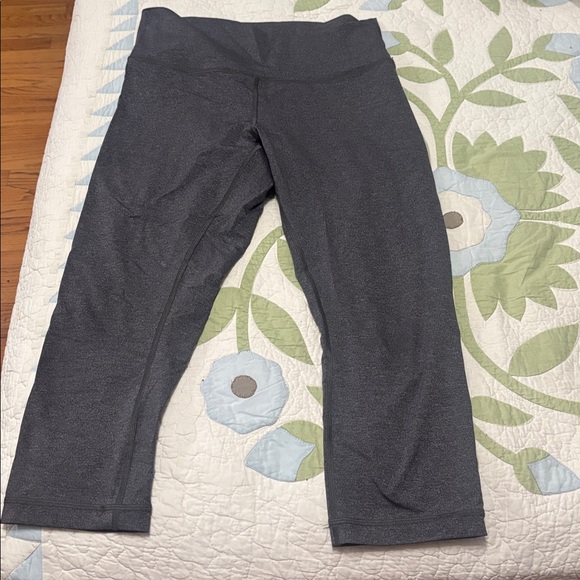 Lululemon Wonder Under High-Rise Crop 21” Size 12 Like New - Picture 1 of 4